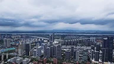 4K航拍南京城市全景河西CBD暴雨积雨云视频的预览图